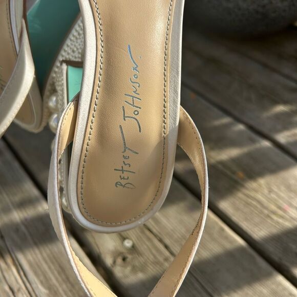 Blue By Betsey Johnson Heels Sandals Pearl Size 7M Bride Wedding Pumps - Picture 6 of 16